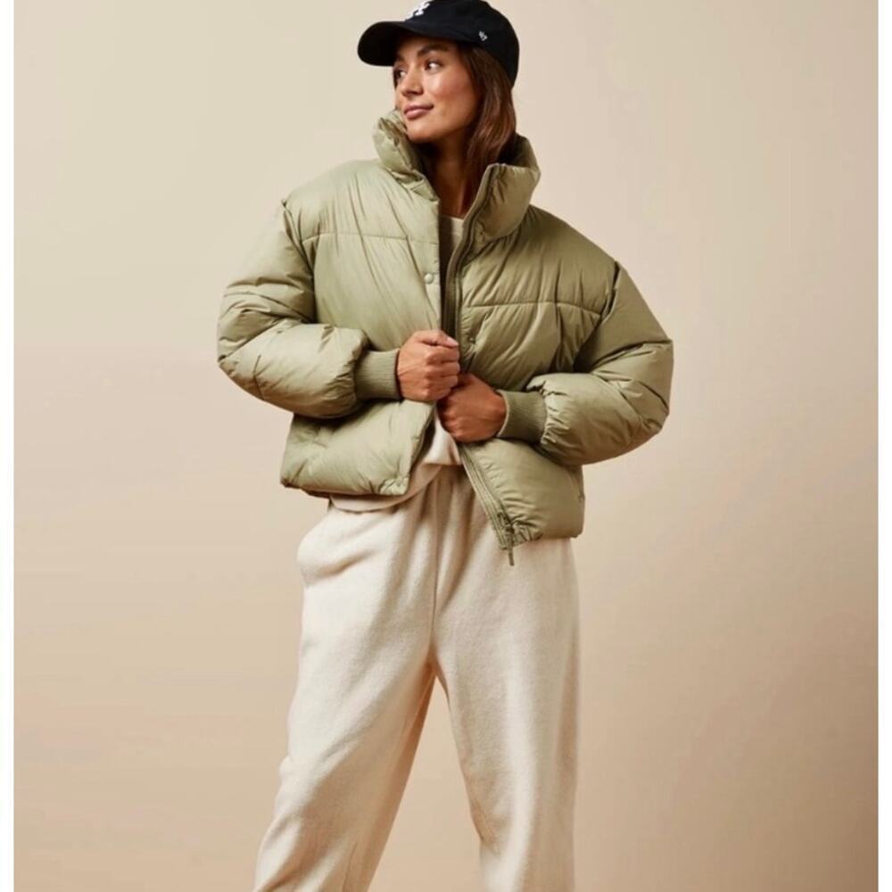 American Eagle Chill Puffer Jacket in faded olive Sz Large